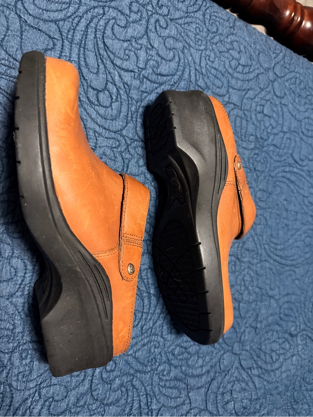 Ariat Tan Leather Slip-On Clogs - Picture 3 of 5